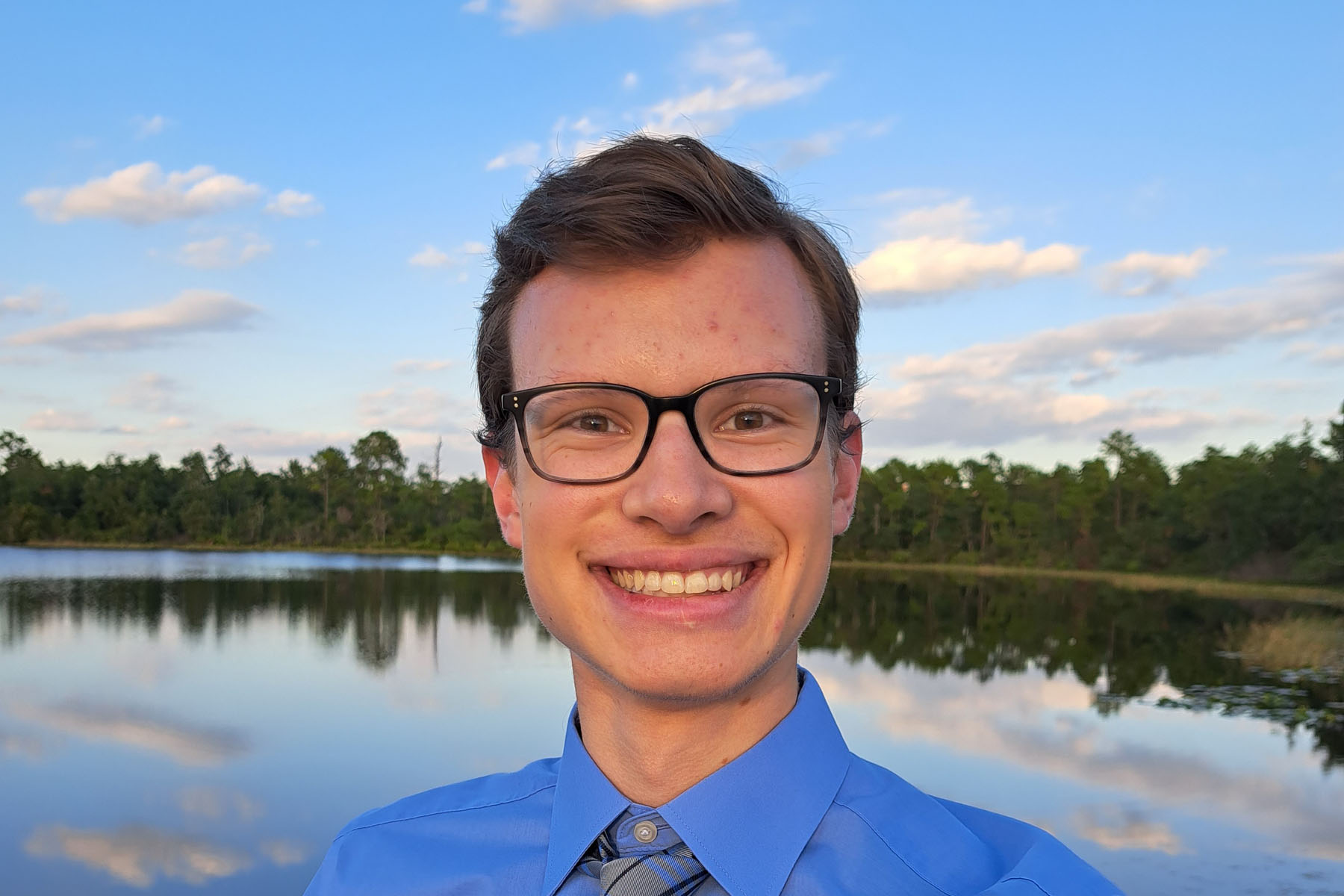 Photo portrait of Ethan at Lake Claire on the UCF campus